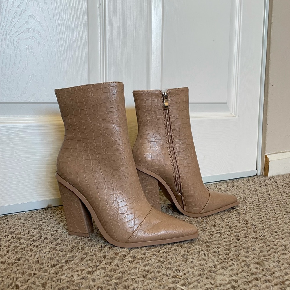 Faux 🐊 Crocodile leather boots NWOT